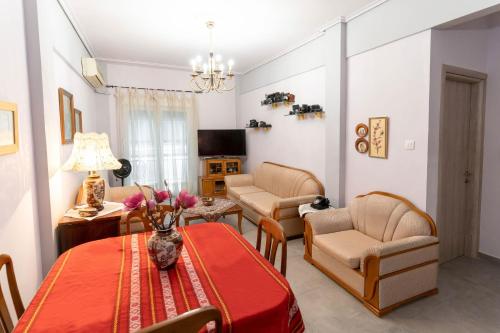 A seating area at BYT Downtown Flat