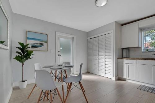 Design District! Gated 2 Bad/1 Bath w/ Parking 4402