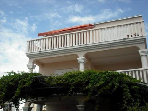 Fotografia z galérie ubytovania Apartment in Duce with sea view, terrace, air conditioning, WiFi 5061-3 v destinácii Duće