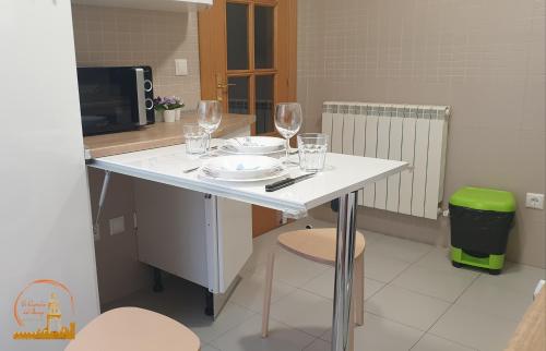 a table with wine glasses on it in a kitchen at EL CAPRICHO DEL BURGO in El Burgo de Osma
