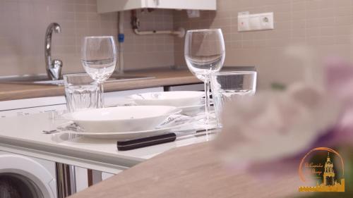 a kitchen counter with wine glasses and a sink at EL CAPRICHO DEL BURGO in El Burgo de Osma