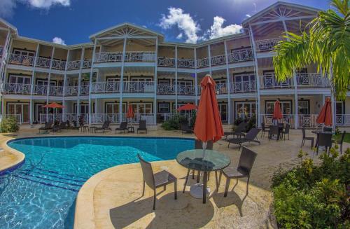 Bazén v ubytování Lantana Barbados Condos nebo v jeho okolí