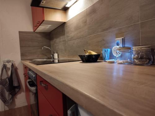 a kitchen with a counter top and a sink at Minicamping und B&B Apartment Hintergarten in Niederorschel