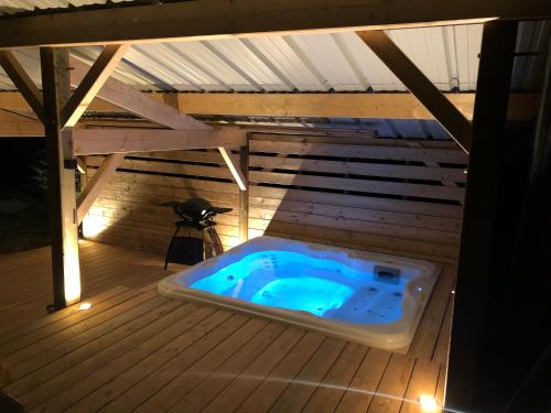 a hot tub in the middle of a sauna at Chalet du Fayard - jacuzzi avec vue et détente en pleine nature in Belfahy