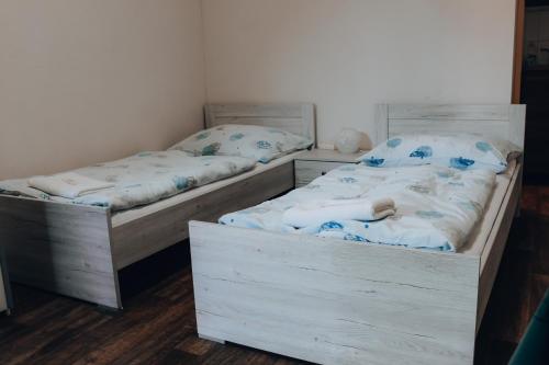 Säng eller sängar i ett rum på Penzion Na Vošverku