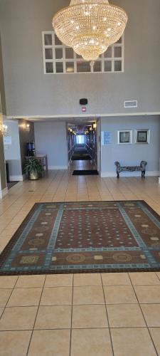 a lobby with a rug on the floor and a chandelier at The Arc Hotel in Fort Smith