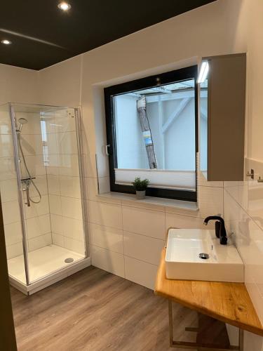 Ένα μπάνιο στο Penthouse am Park