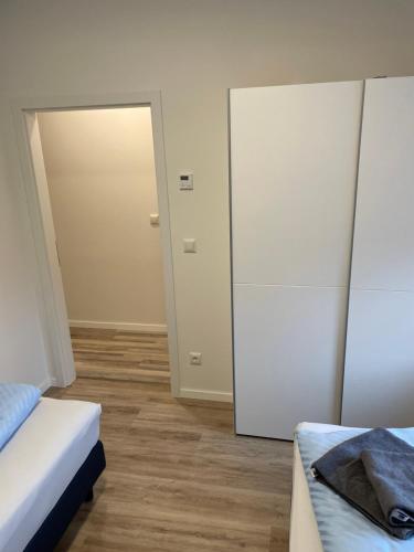 a room with two beds and a mirror at Pension Alte Schule in Langenbernsdorf