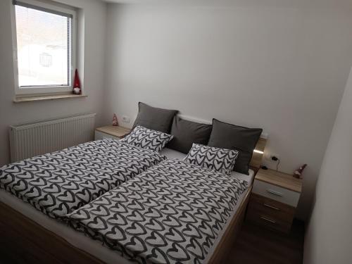 Ένα ή περισσότερα κρεβάτια σε δωμάτιο στο Apartments Mici