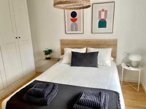 מיטה או מיטות בחדר ב-Home Las Burgas D&C