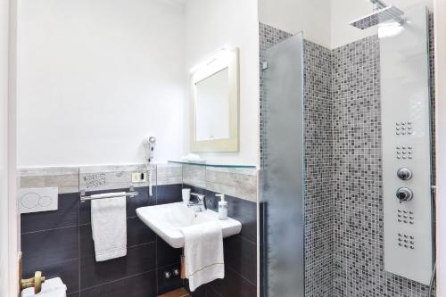 a bathroom with a sink and a mirror at Resort Le Picchiaie in Portoferraio