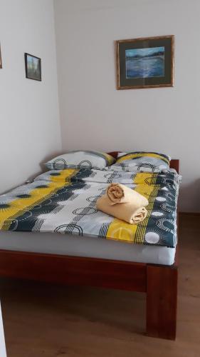 1 cama en una habitación con en Zajazd Mistrz i Malgorzata, en Borków