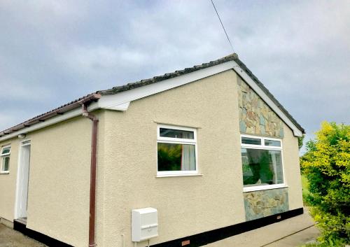 Afbeelding uit fotogalerij van South Stack Bungalow in Holyhead