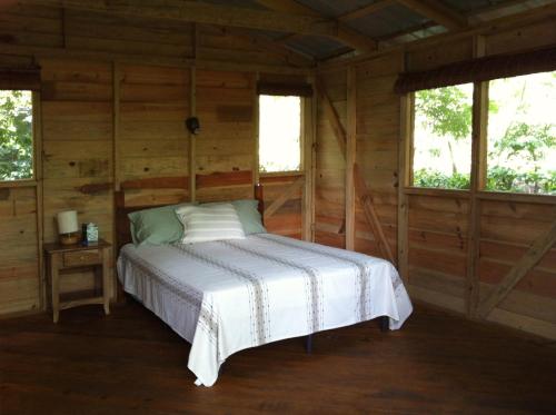 a bedroom with a bed in a log cabin at Mombacho Lodge in Granada