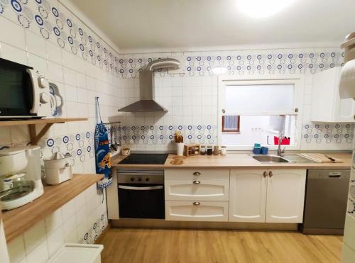 Køkken eller tekøkken på Tranquilo apartamento con vistas al mar.