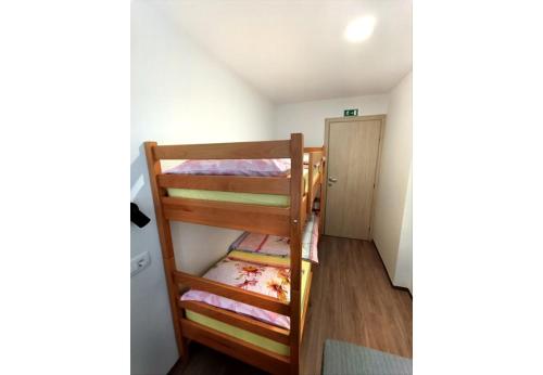 Ένα ή περισσότερα κρεβάτια σε δωμάτιο στο Apartments Mici