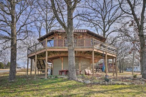 Sunset Bluff Treehouse On Bull Shoals Lake!