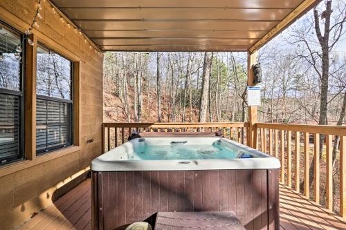 Honey Bear Hideaway with Hot Tub and Mtn Views!