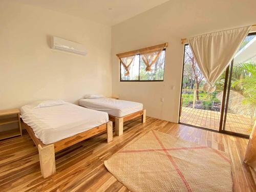 Φωτογραφία από το άλμπουμ του La Sana Surf Hotel, New management, Few mn drive to the beach σε Santa Teresa Beach