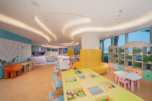 a school classroom with tables and chairs and a cafeteria at The Yun Resort Shenzhen Longcheer in Shenzhen
