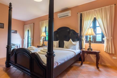เตียงในห้องที่ Villa Malinee Khao Yai 6 Bedrooms Italian Private Villa
