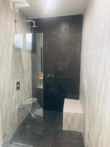 a bathroom with a glass shower with a toilet at Las Naveiras in Tamarindo