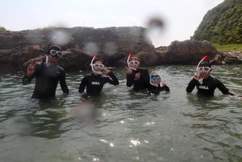 a group of people in the water with masks on at Guest House Branchee in Kushimoto