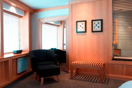 a waiting room with a chair and a table at Hôtel Alt Québec in Quebec City