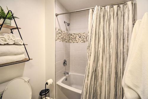 Bilik mandi di Updated Port Orchard Home, Walk to Waterfront