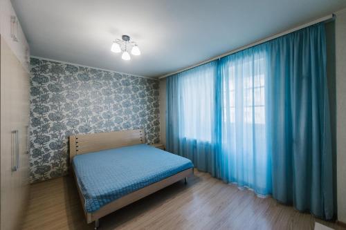 a small bedroom with a bed and a window at Dekabrist Apartment on Chkalova 25 in Chita