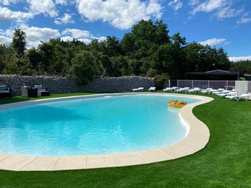 Photo de la galerie de l'établissement LE PARADIS ACQUIS, à Labastide-de-Virac