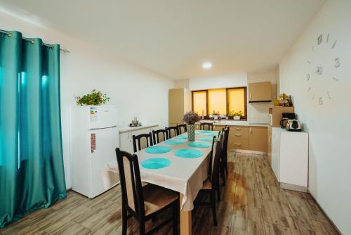 Dapur atau dapur kecil di Pensiunea Smiley