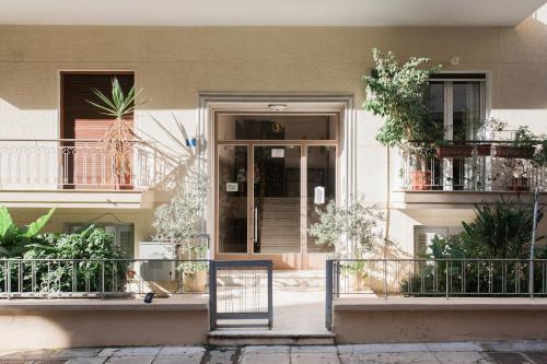 Industrial 1BR Apartment in Ampelokipoi Area by UPSTREET