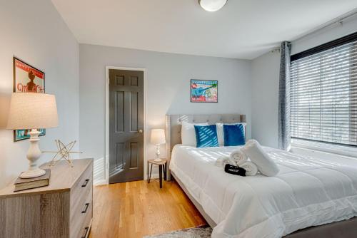 Nashville Flat w/View Walkable -207