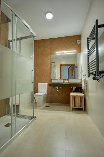 Ένα μπάνιο στο Dùplex Casa de las Argollas Grand Suite Parking gratis