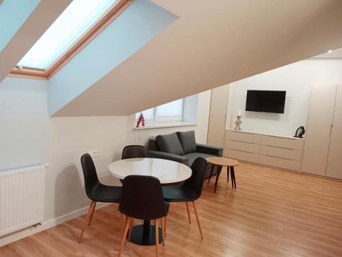 a living room with a table and chairs at Apartamenty Radom Klwatecka 20 in Radom