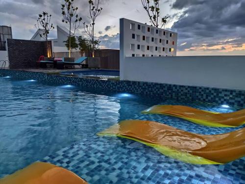 a swimming pool with a swimming poolvisor at Professional HomeStay D' Alor Setar in Alor Setar