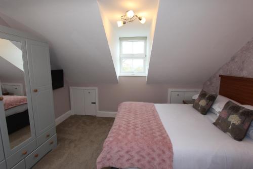a bedroom with a bed and a window at Fern Howe Guest House in Keswick