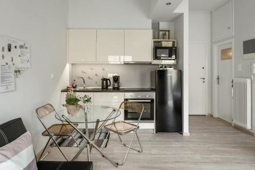 Koukaki Studio with a Sunny Balcony, near the Acropolis
