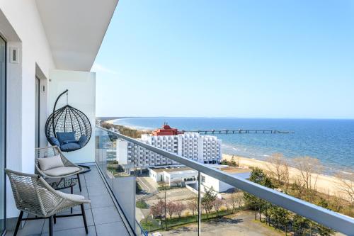 a balcony with chairs and a view of the ocean at Balticus Apartamenty Deluxe Promenada Gwiazd 14 in Międzyzdroje