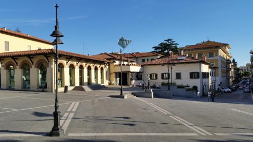 an empty street in a town with a street light at Allegra Toscana - Affittacamere Guest house Arezzo in Arezzo