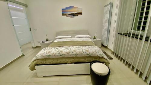 a bedroom with a bed in a room at Appartamento Casa Crispino Piano terra per 2 persone in Frattaminore