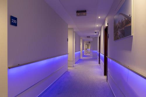 a room with a blue wall and a blue floor at Hotel Murcia Rincón de Pepe Affiliated by Meliá in Murcia