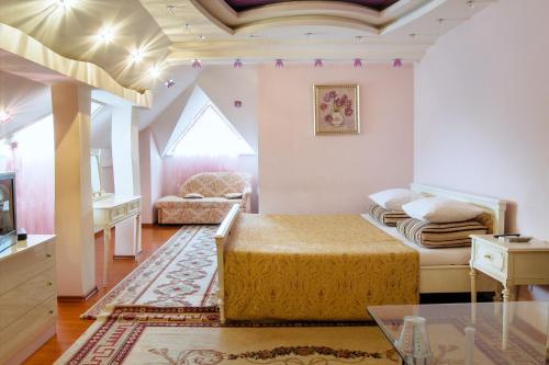 a living room with a bed and a couch at Santorini in Chişinău