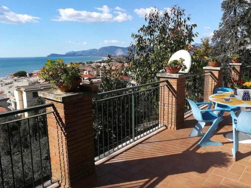 Buontempo house with sea view terrace on Circeo