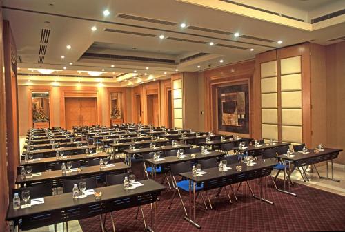 Kawasan bisnes dan/atau bilik persidangan di Radisson Noida