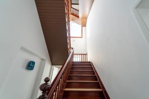 a stairway in a building with wooden stairs at Albor Suites in Santa Brígida