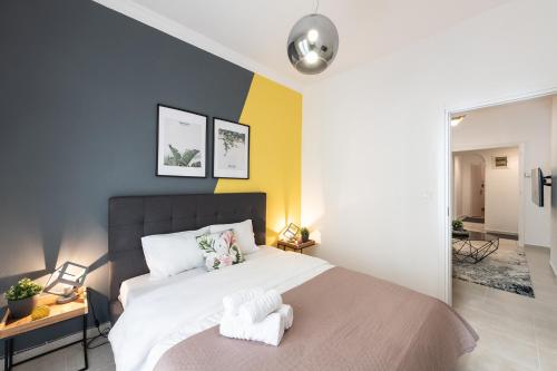 Postel nebo postele na pokoji v ubytování Porto Sea View Apartments - A. Svolou 22