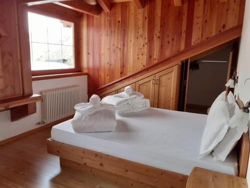 a room with two towels sitting on a bed at Hotel Dal Bracconiere in Folgarida