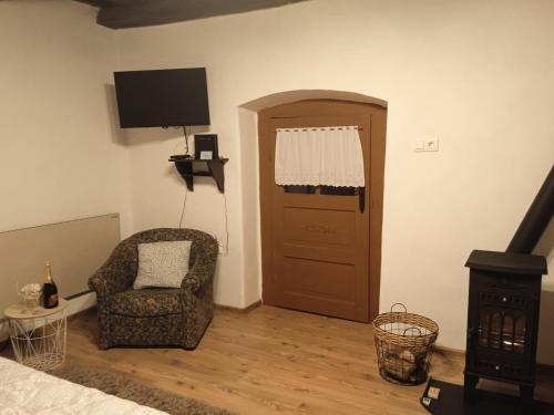A television and/or entertainment centre at Kiscsermely Vendégház